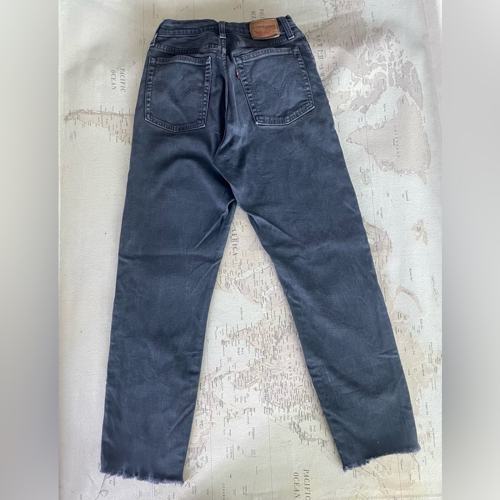 Levi’s 90s Gray/ Purple Wash High Rise Raw Hem Jeans Size 29 - Picture 3 of 14